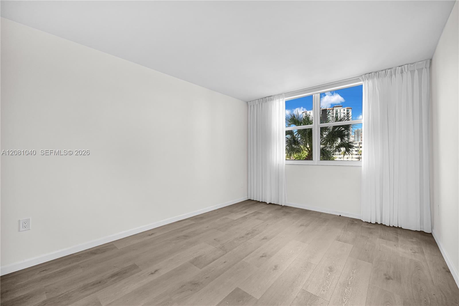 211 1 / 2 762 sq. ft. $ 2026-09-01 0 foto