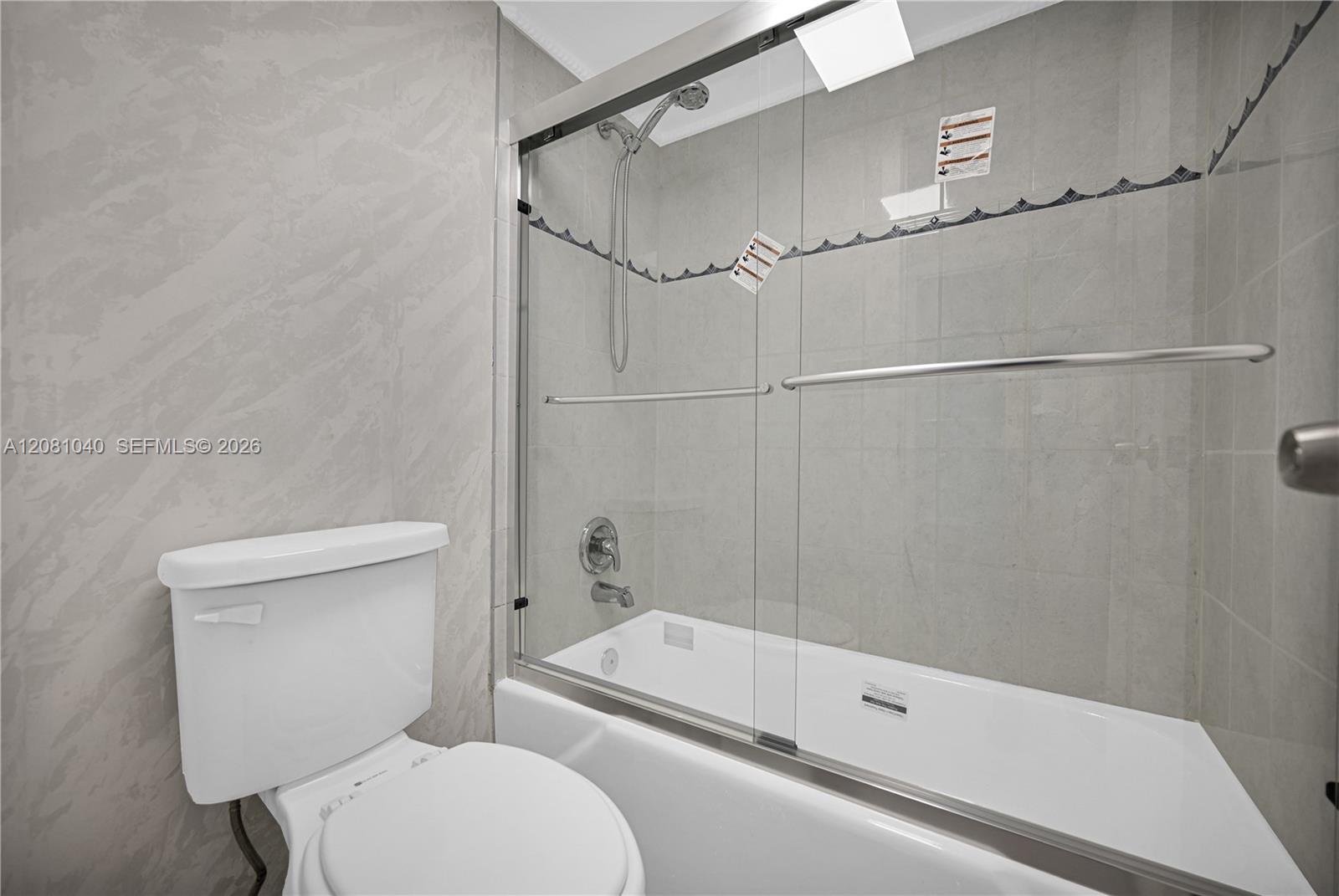211 1 / 2 762 sq. ft. $ 2026-09-01 0 foto