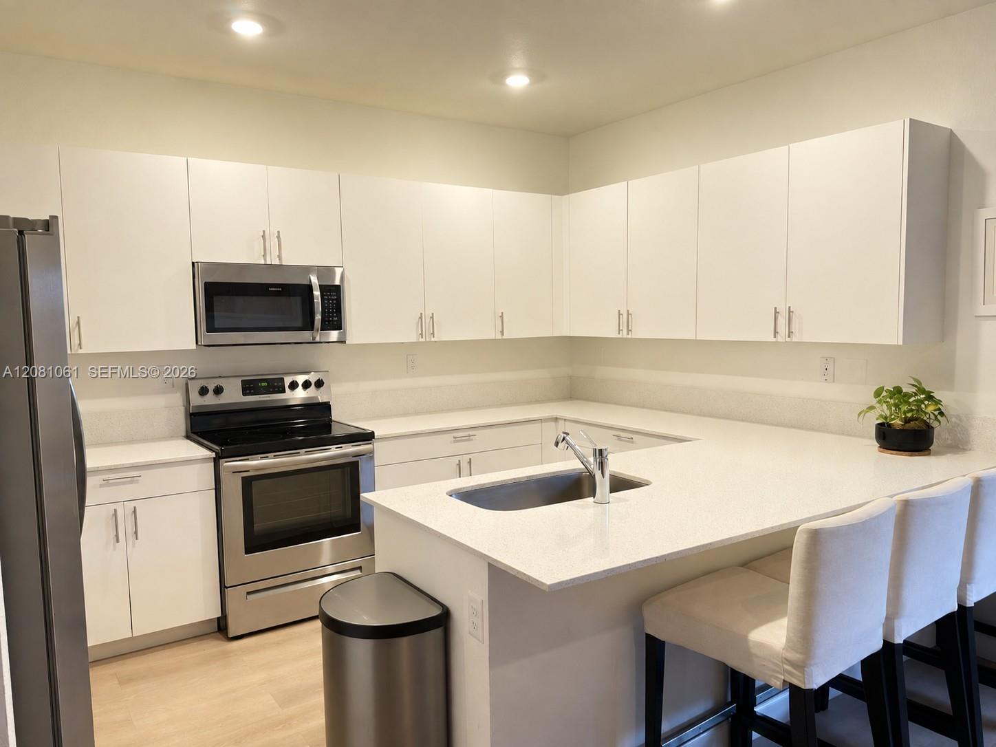 See details 11784 3 / 3 1612 sq. ft. $ 2026-09-01 0 Photo