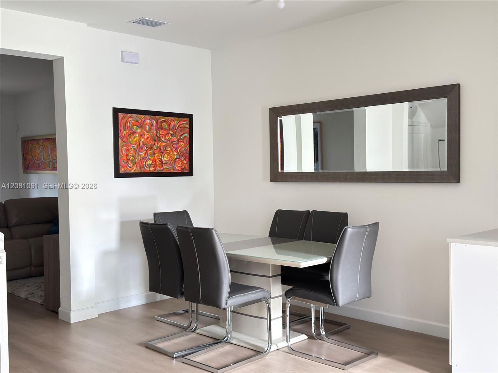 See details 11784 3 / 3 1612 sq. ft. $ 2026-09-01 0 Photo