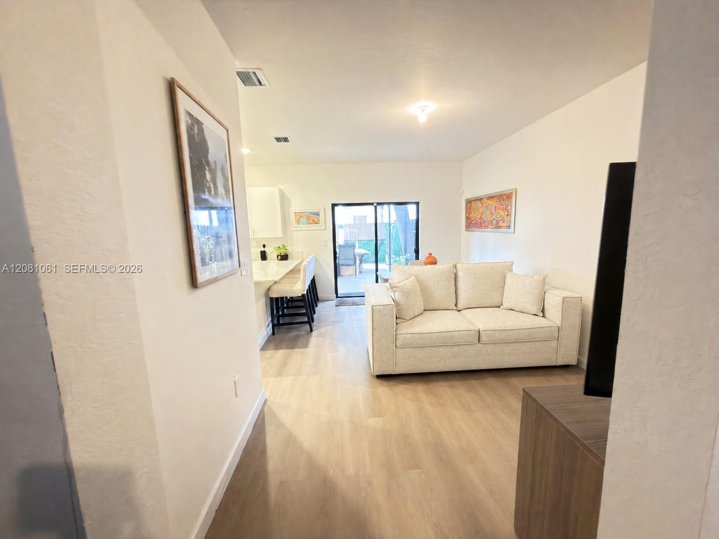 See details 11784 3 / 3 1612 sq. ft. $ 2026-09-01 0 Photo