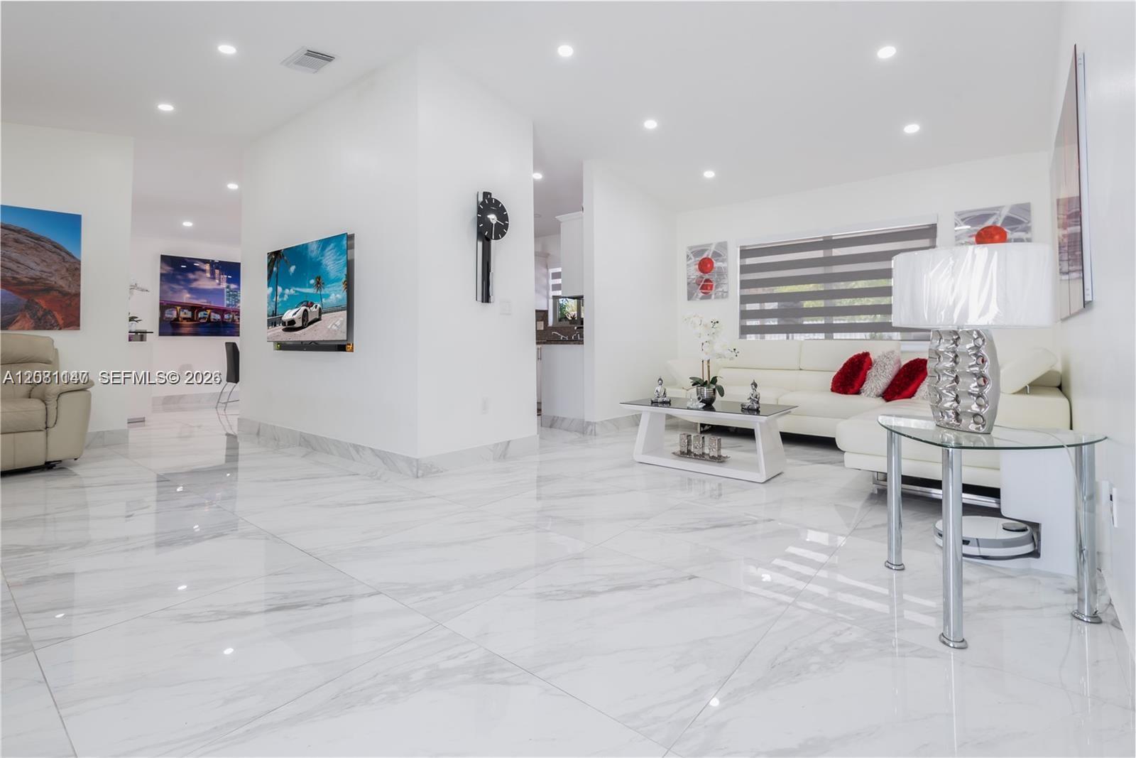 12485 3 / 2 1521 sq. ft. $ 2026-09-01 0 foto