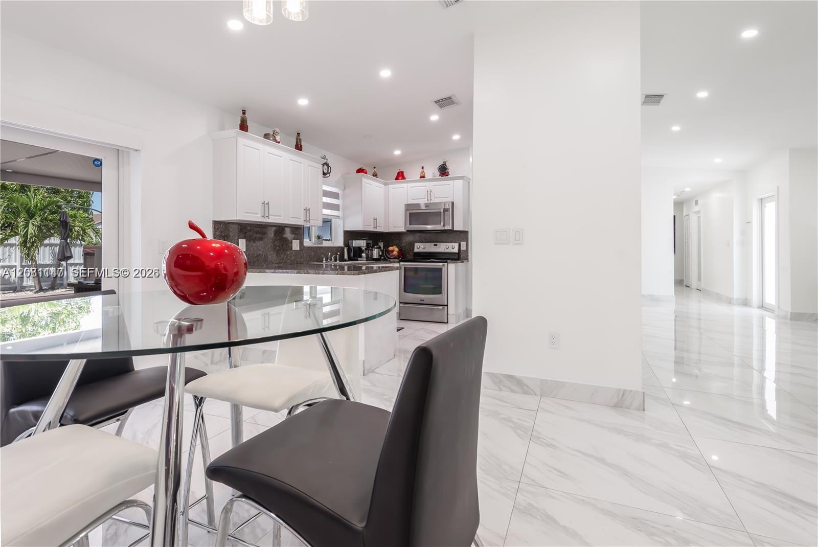 12485 3 / 2 1521 sq. ft. $ 2026-09-01 0 foto