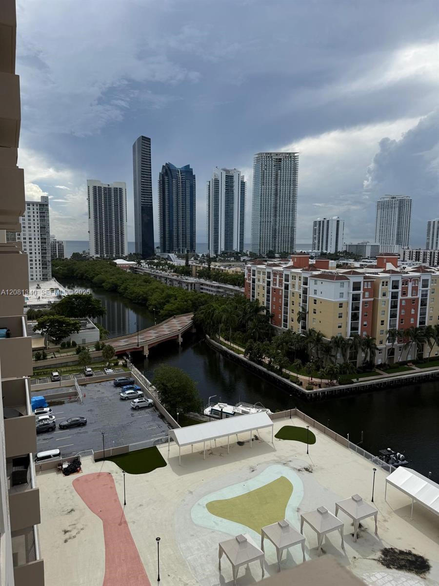 1420 2 / 2 1275 sq. ft. $ 2026-09-01 0 foto
