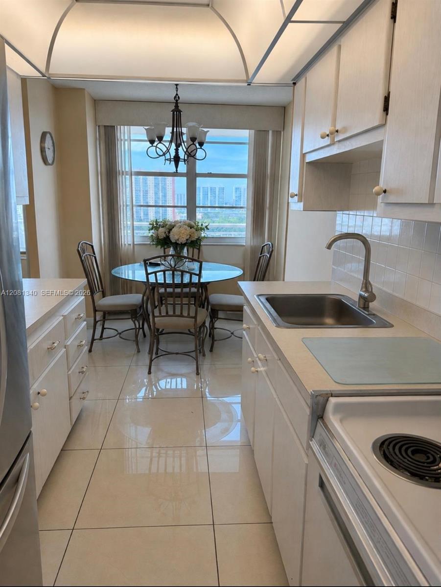 1420 2 / 2 1275 sq. ft. $ 2026-09-01 0 foto