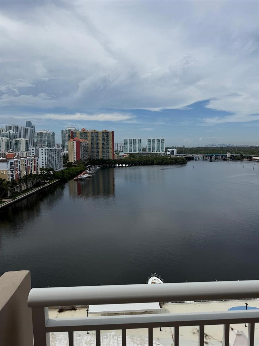 1420 2 / 2 1275 sq. ft. $ 2026-09-01 0 foto