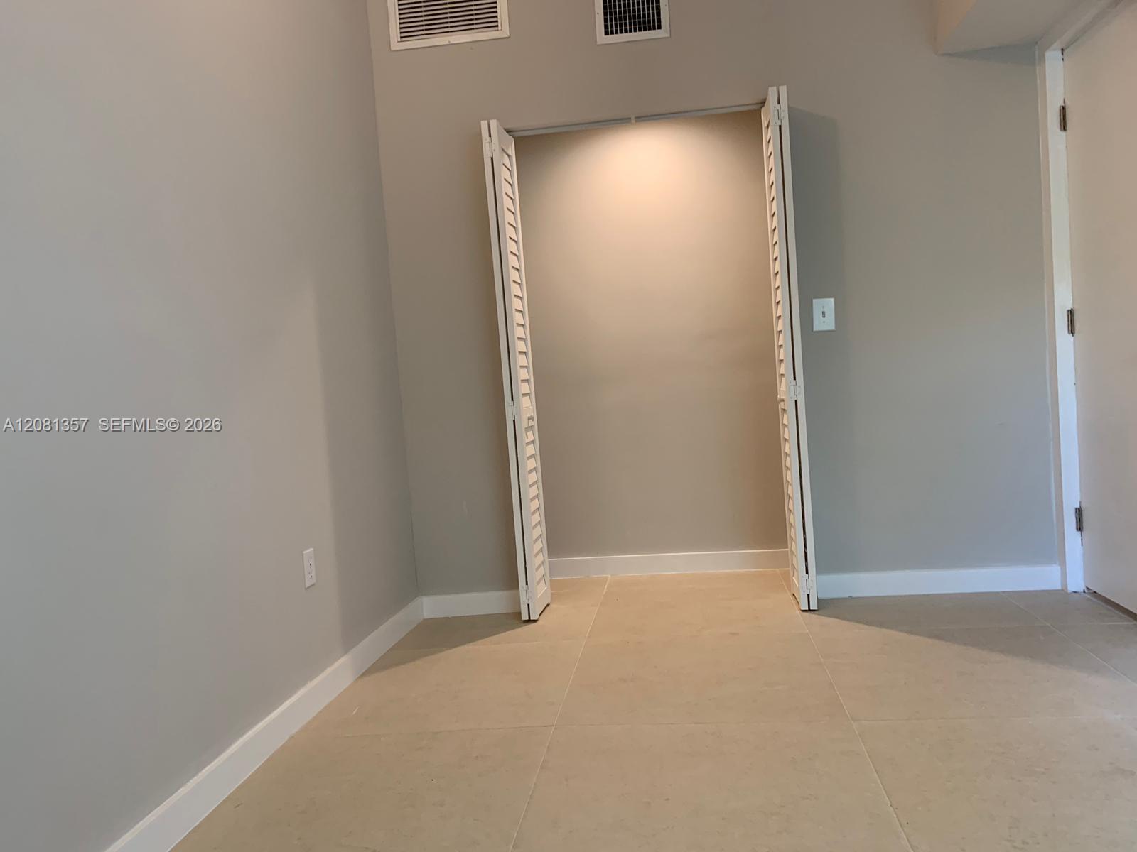 Ver detalles / 1970 sq. ft. $ 2026-09-01 0 foto