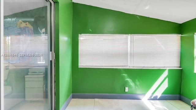 1041 3 / 1 1020 sq. ft. $ 2026-09-01 0 Photo