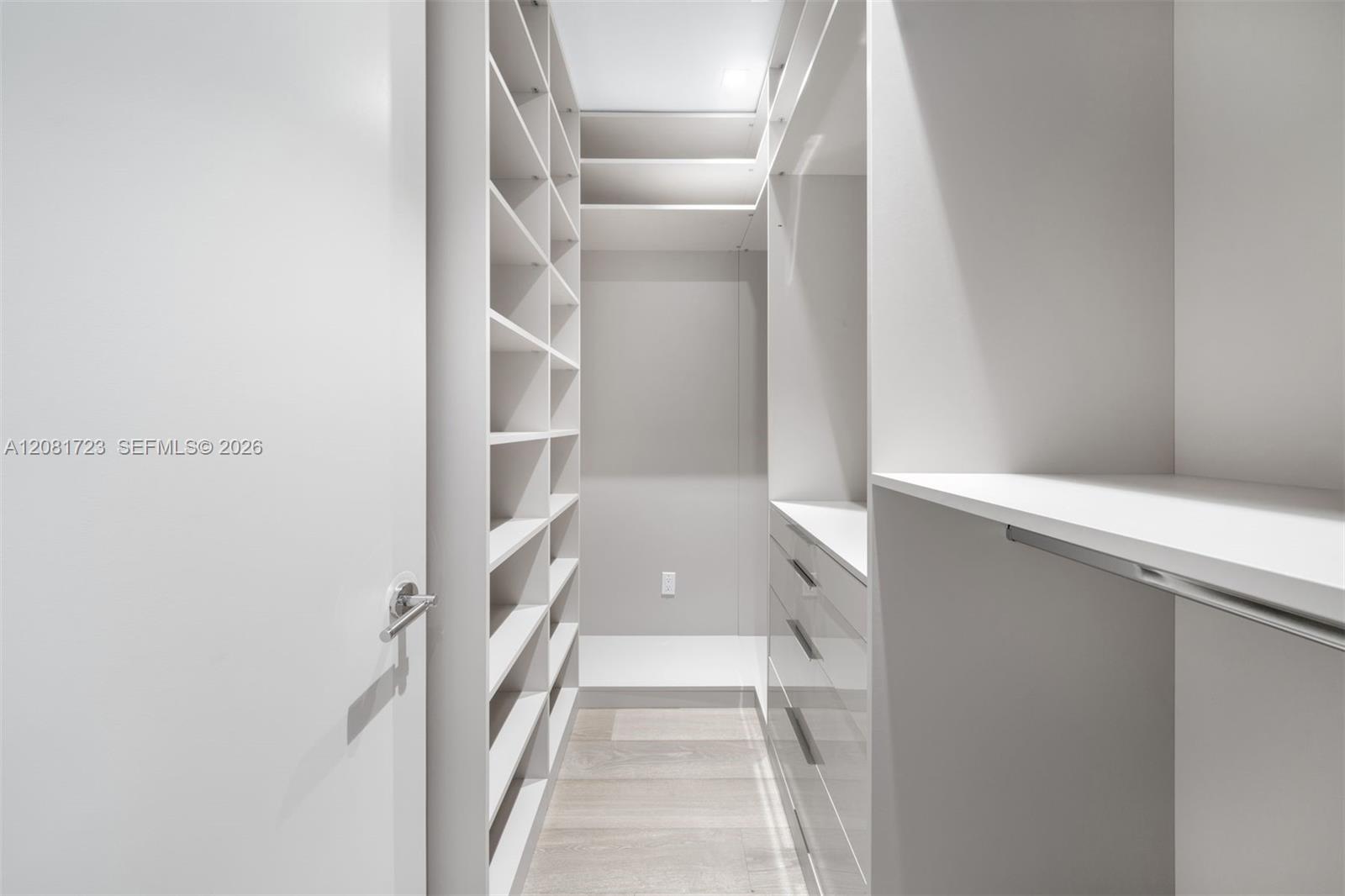 406 5 / 7 5720 sq. ft. $ 2026-09-01 0 Photo