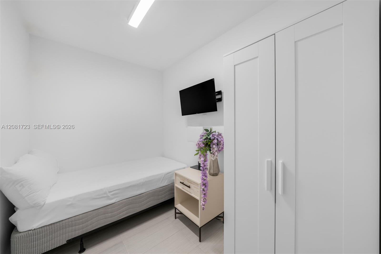406 5 / 7 5720 sq. ft. $ 2026-09-01 0 Photo