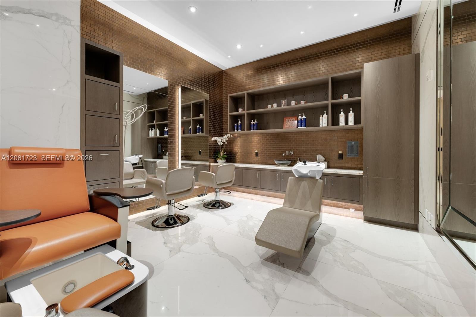 406 5 / 7 5720 sq. ft. $ 2026-09-01 0 Photo