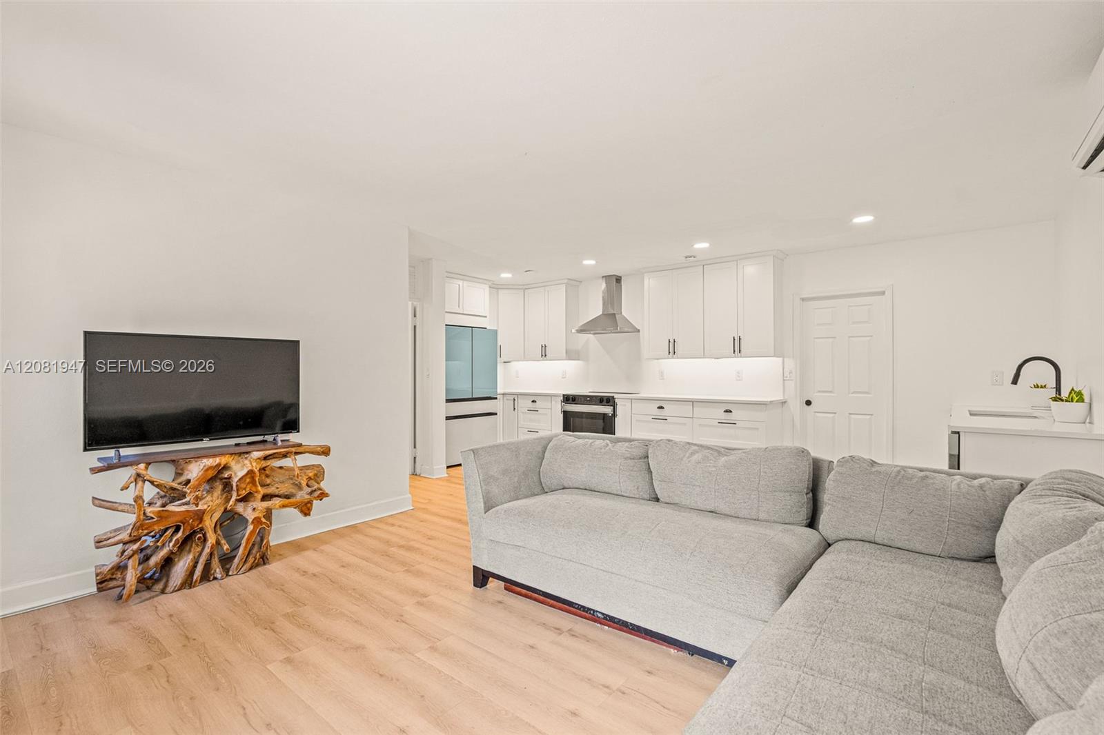   /  1760 sq. ft. $ 2026-09-02 0 foto