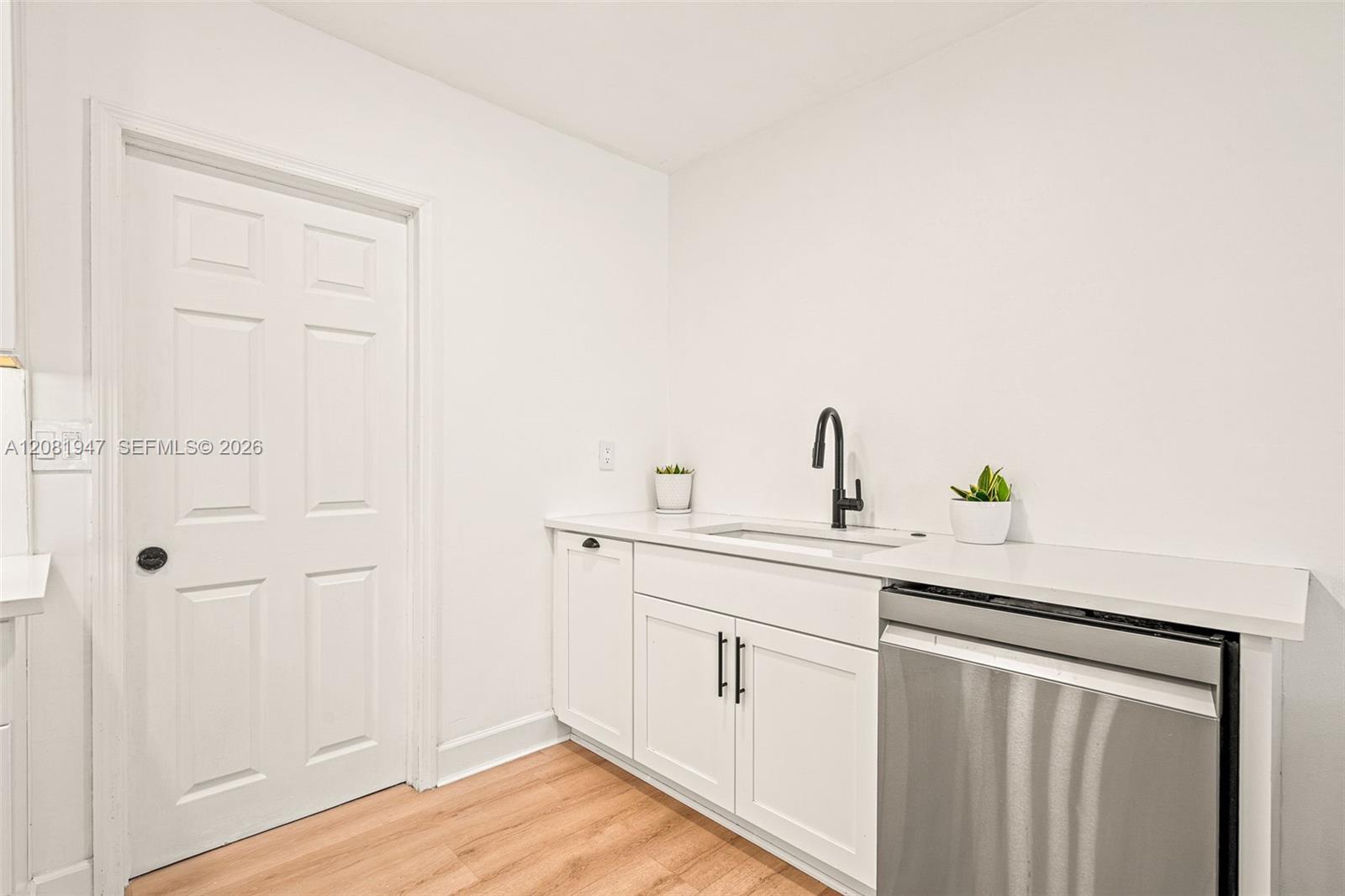   /  1760 sq. ft. $ 2026-09-02 0 foto