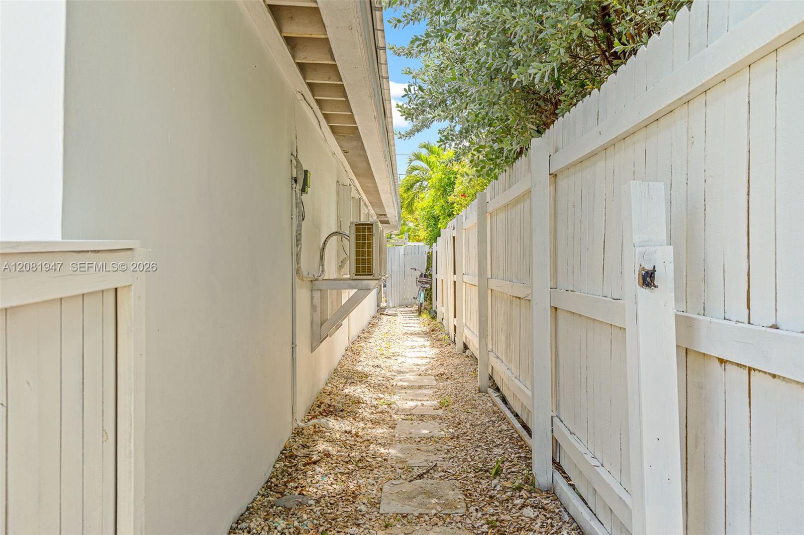   /  1760 sq. ft. $ 2026-09-02 0 foto