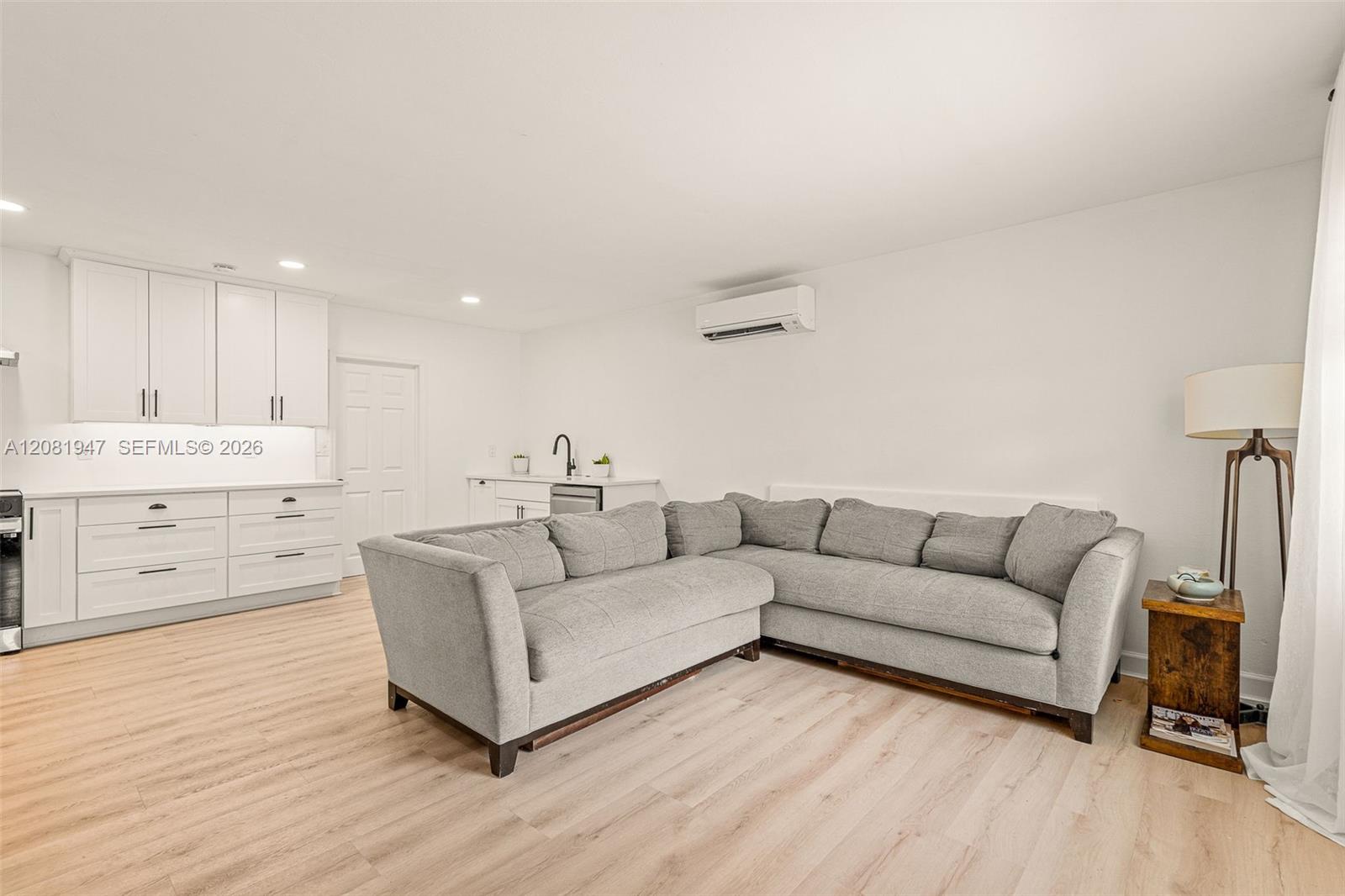   /  1760 sq. ft. $ 2026-09-02 0 foto