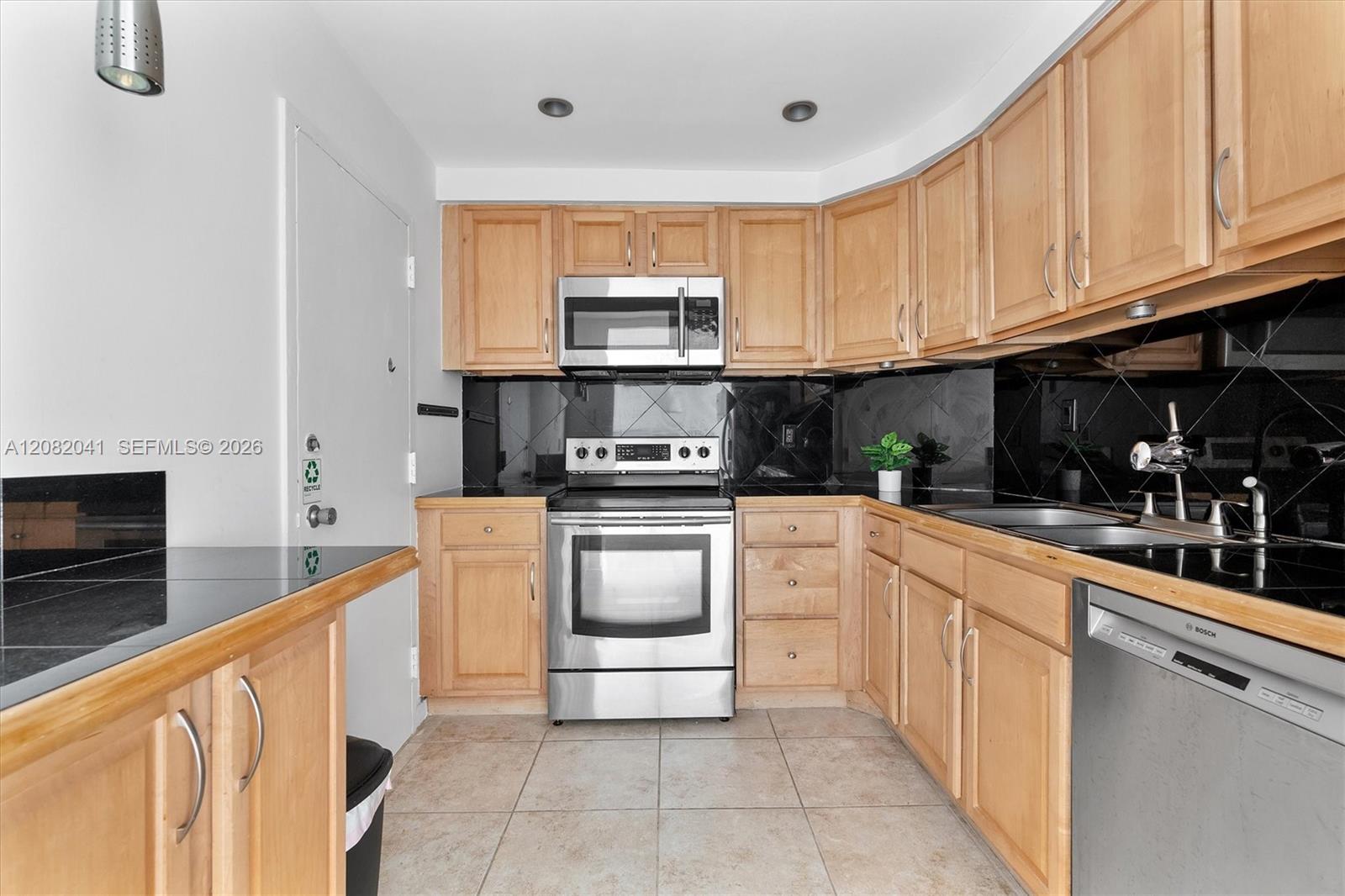 1920 2 / 2 1120 sq. ft. $ 2026-09-02 0 foto
