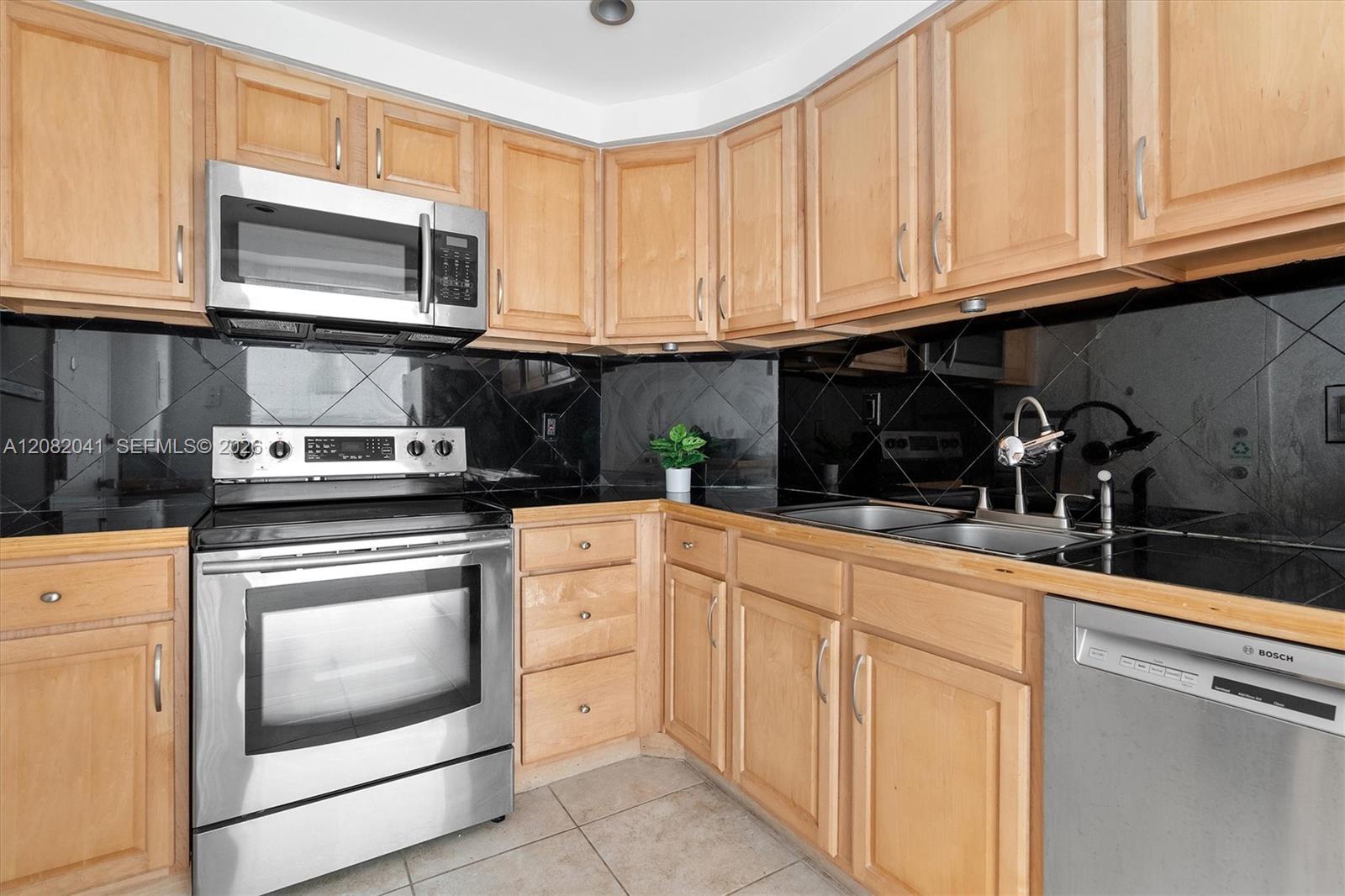 1920 2 / 2 1120 sq. ft. $ 2026-09-02 0 foto