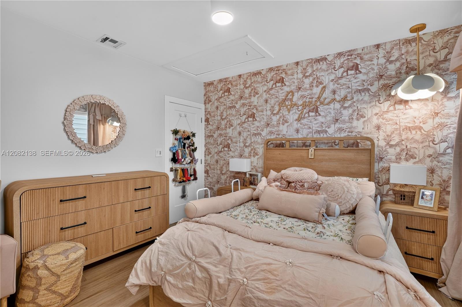 Ver detalles 34850 5 / 4 3461 sq. ft. $ 2026-09-02 0 foto