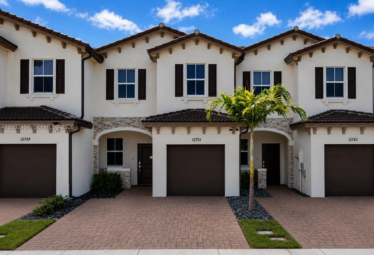 Ver detalles 12751 3 / 3 1442 sq. ft. $ 2026-09-02 0 foto