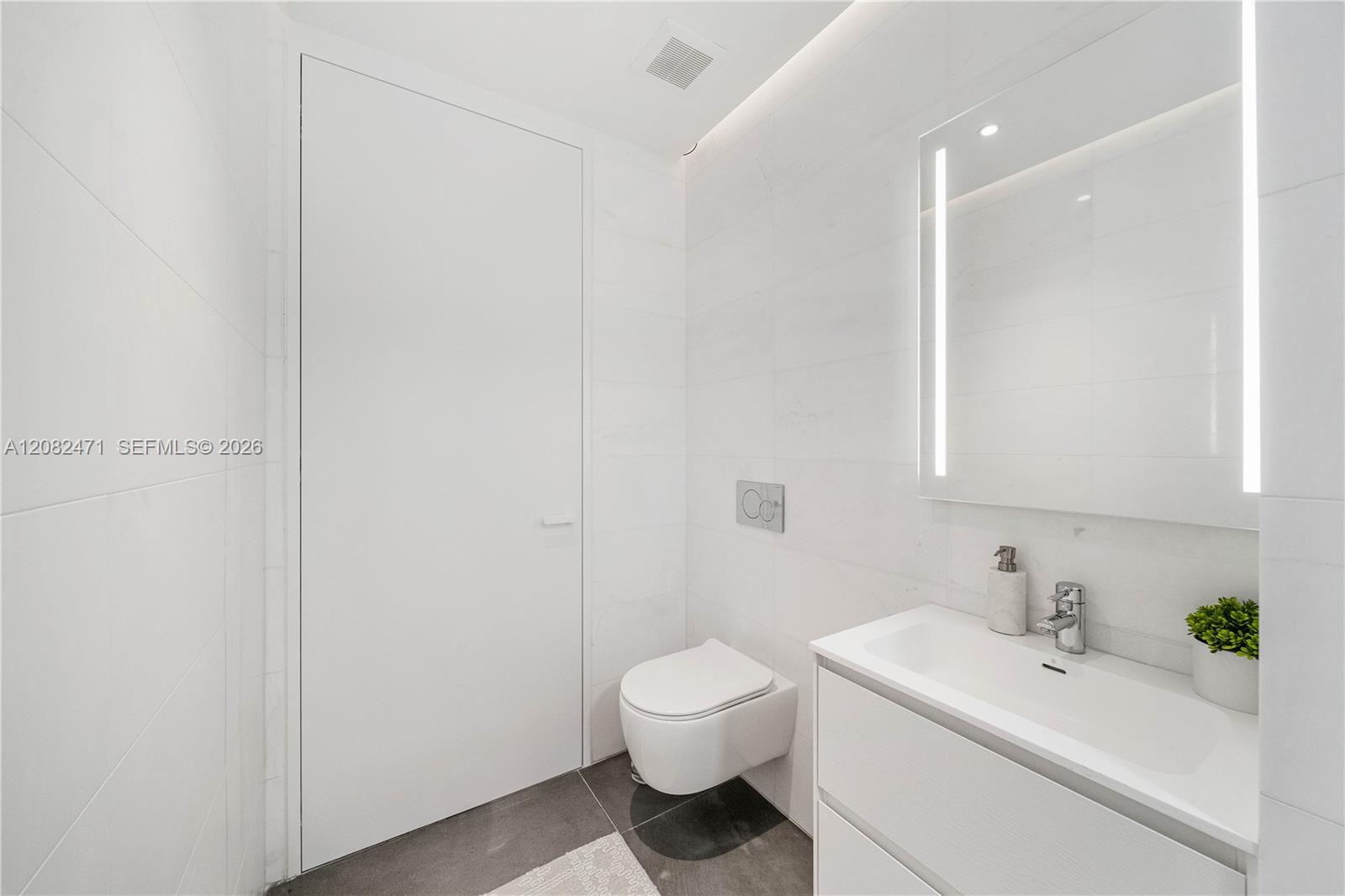 See details 31B 4 / 4 2549 sq. ft. $ 2026-09-02 0 Photo