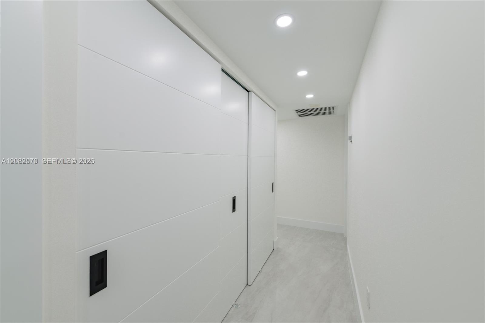 See details 8Q 3 / 3 1740 sq. ft. $ 2026-09-02 0 Photo
