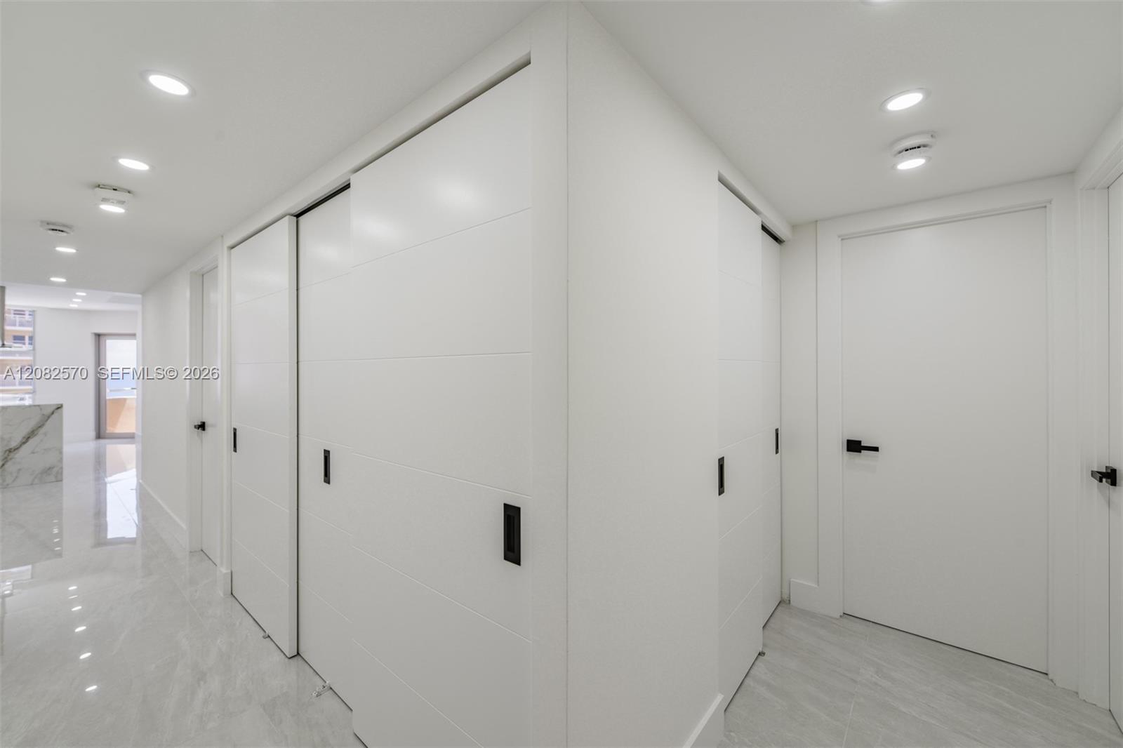 See details 8Q 3 / 3 1740 sq. ft. $ 2026-09-02 0 Photo