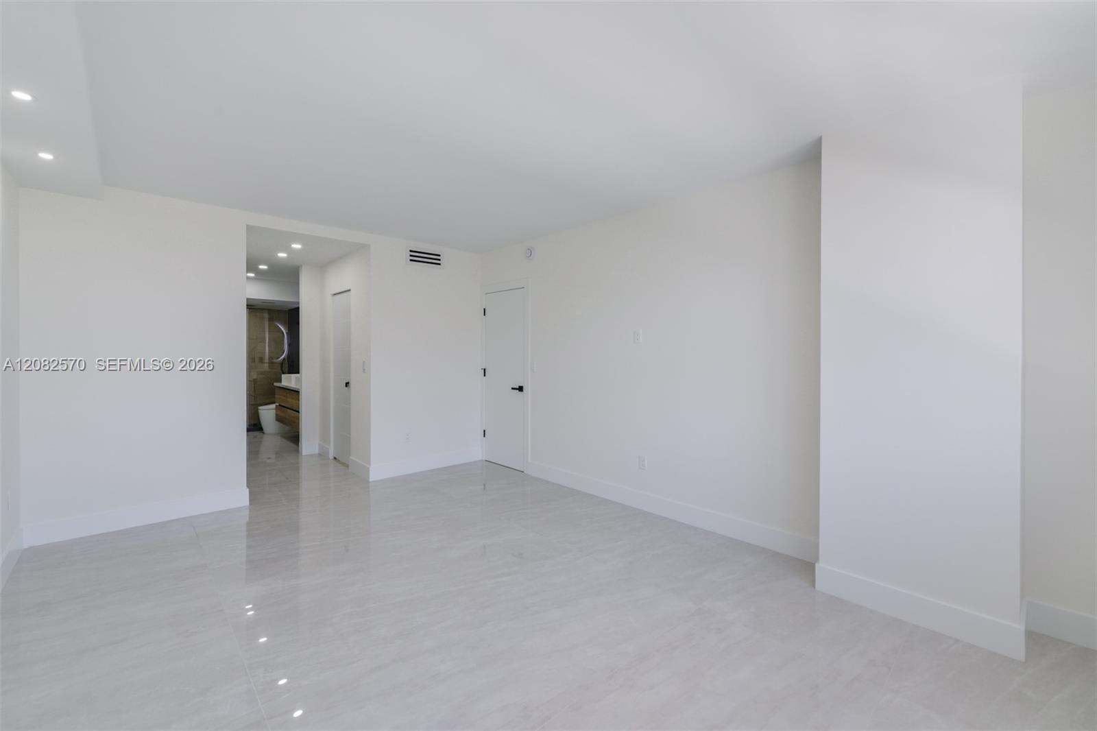 See details 8Q 3 / 3 1740 sq. ft. $ 2026-09-02 0 Photo