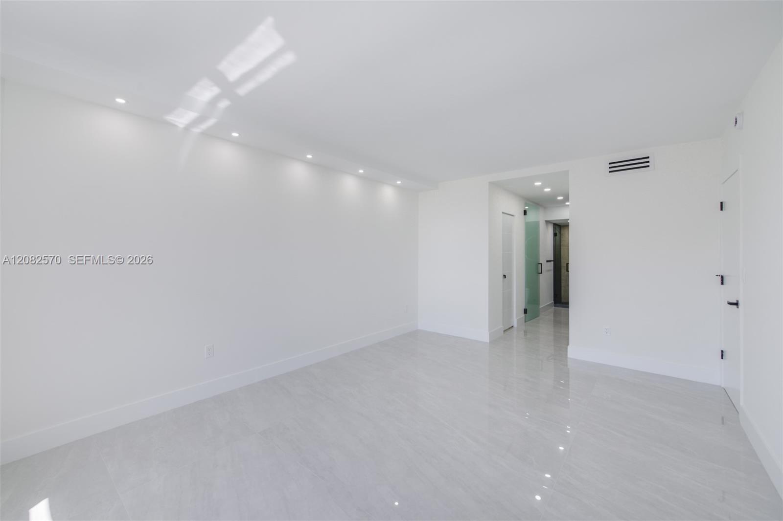 See details 8Q 3 / 3 1740 sq. ft. $ 2026-09-02 0 Photo
