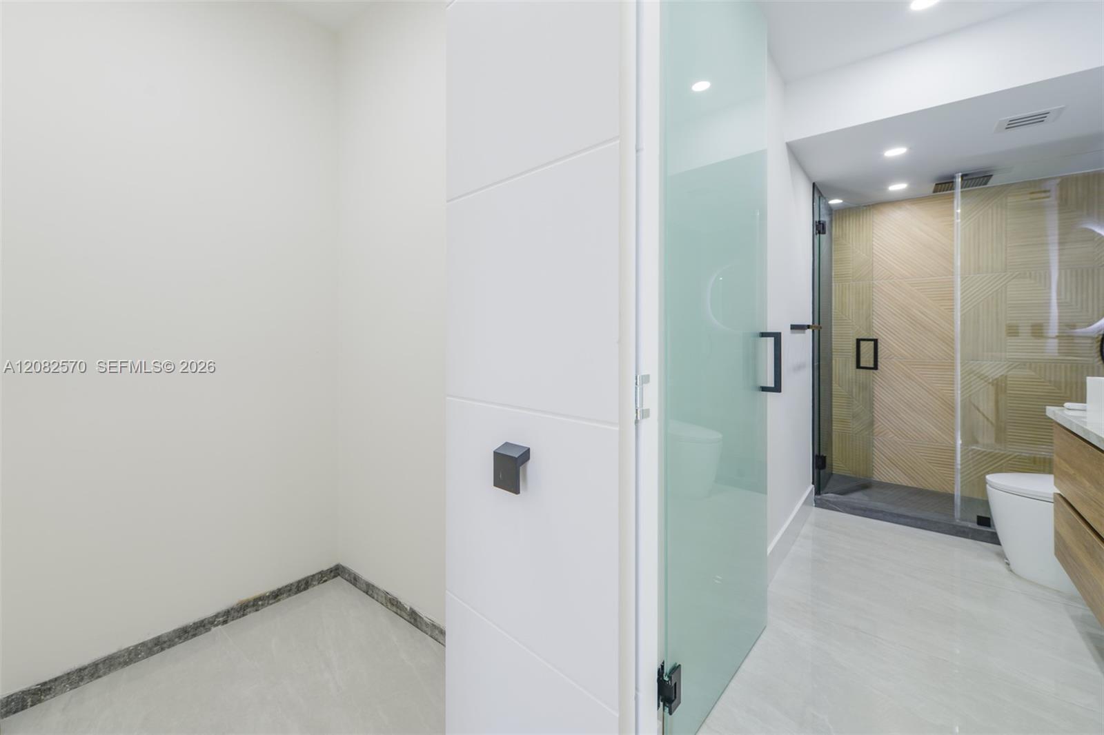 See details 8Q 3 / 3 1740 sq. ft. $ 2026-09-02 0 Photo