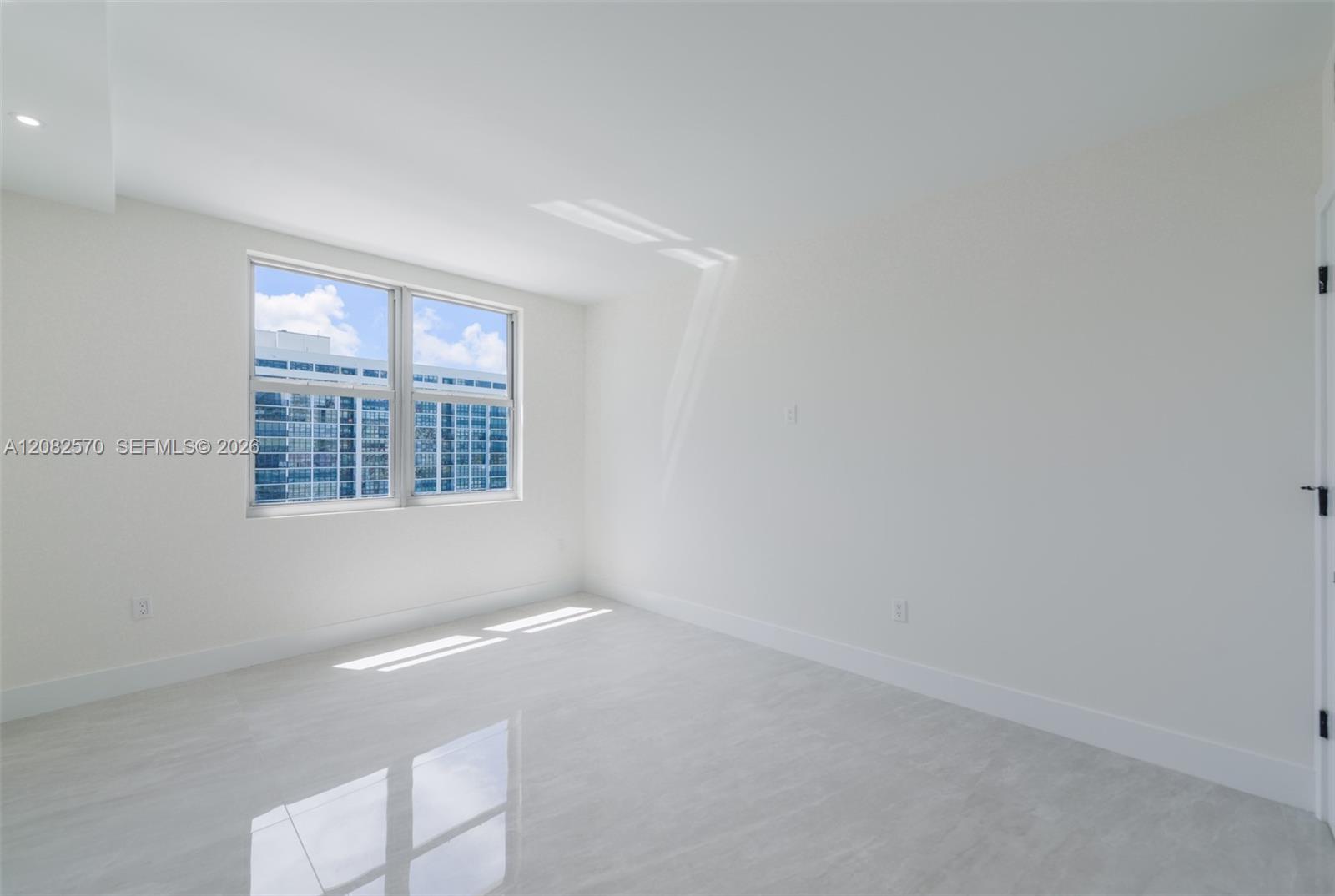 See details 8Q 3 / 3 1740 sq. ft. $ 2026-09-02 0 Photo