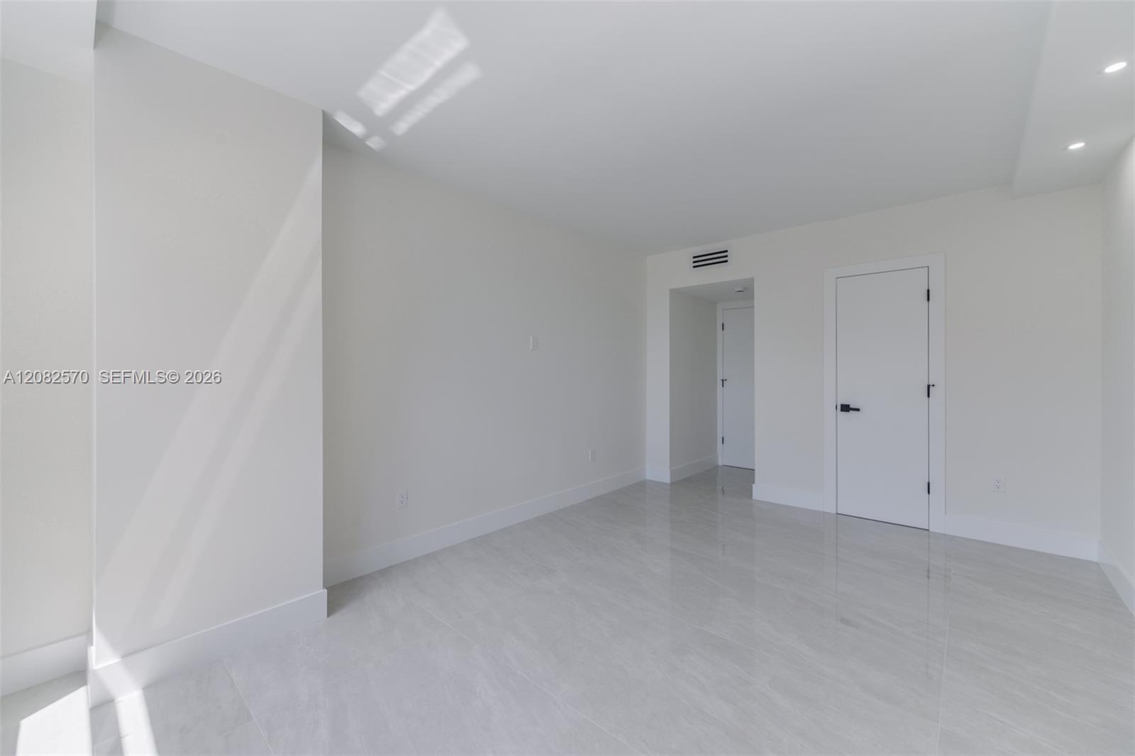 See details 8Q 3 / 3 1740 sq. ft. $ 2026-09-02 0 Photo