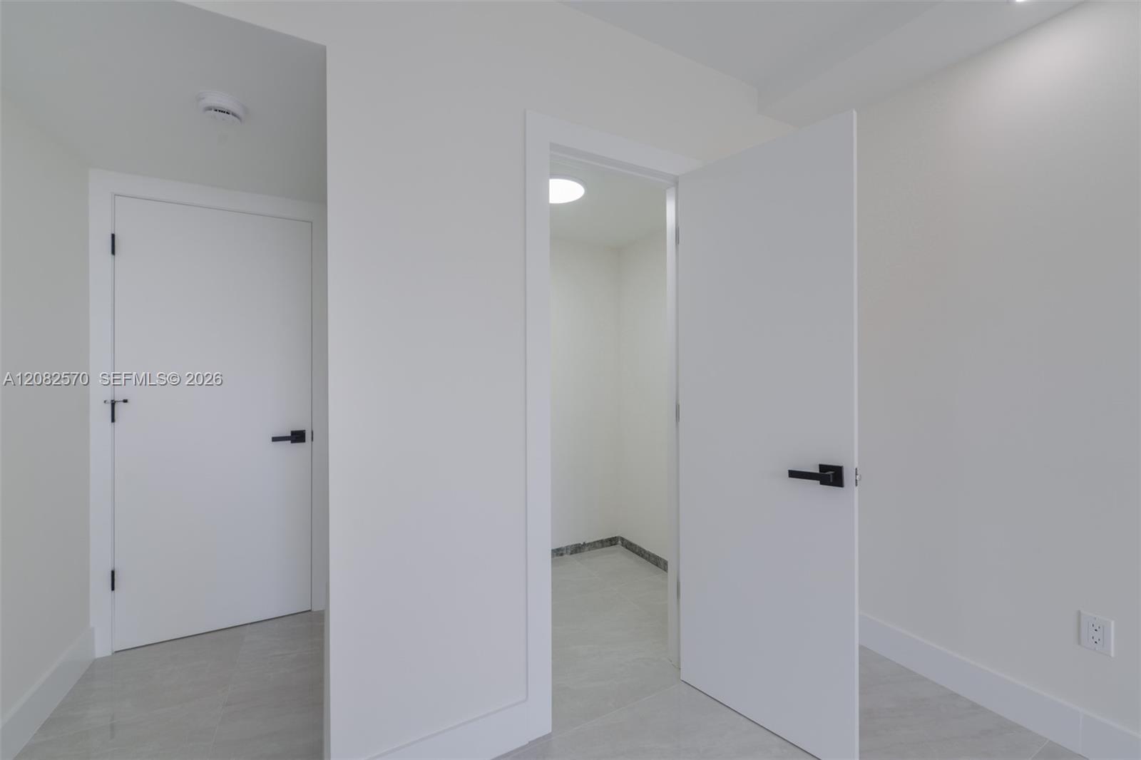 See details 8Q 3 / 3 1740 sq. ft. $ 2026-09-02 0 Photo