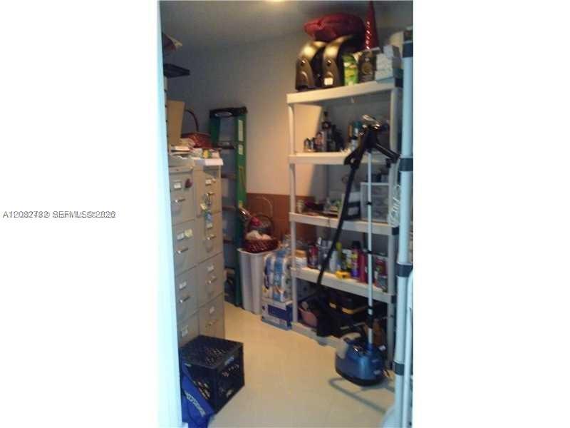 Extra room/closet/storage/office