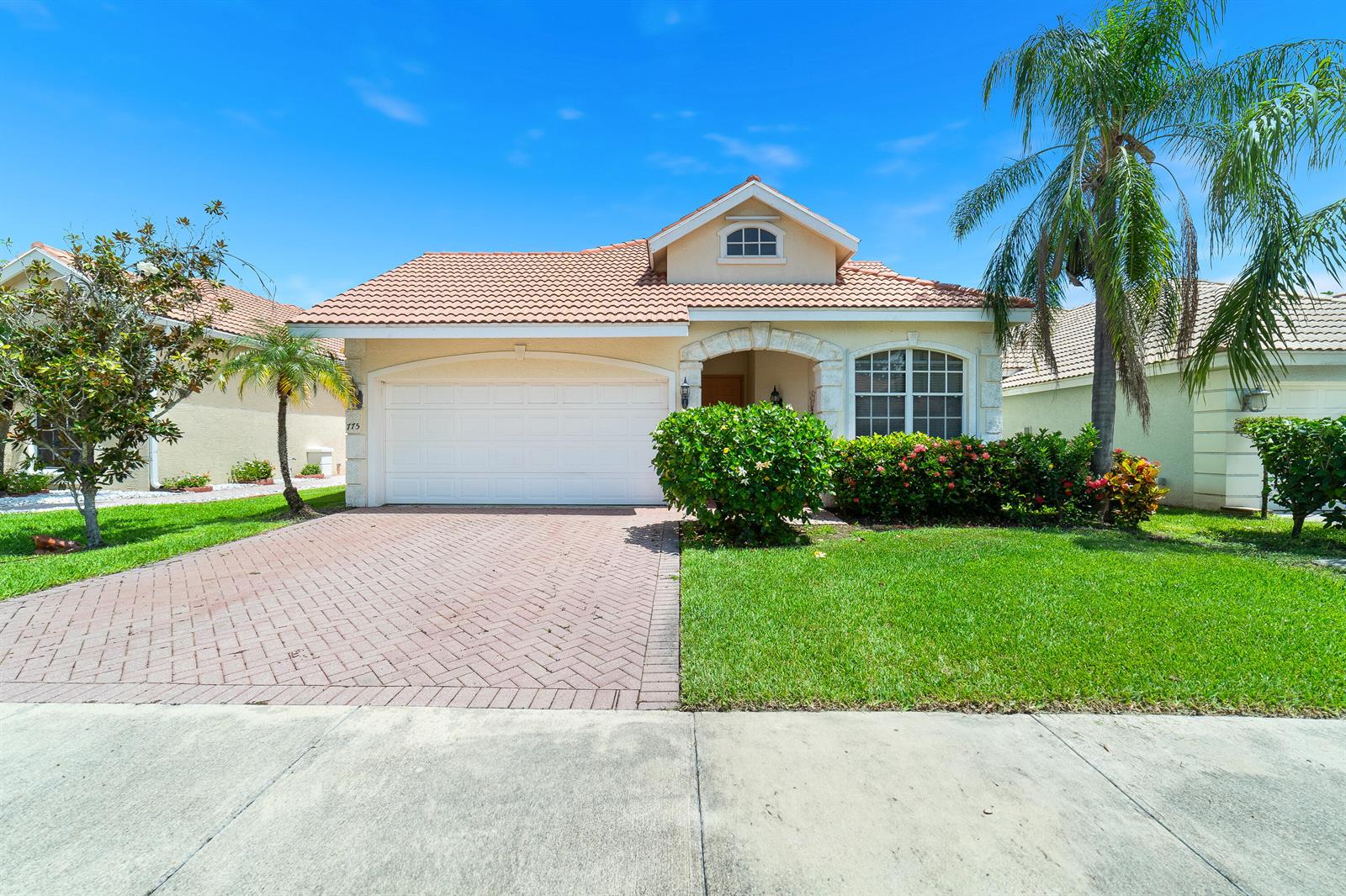 Ver detalles 775 3 / 3 1889 sq. ft. $ 2026-09-04 0 foto