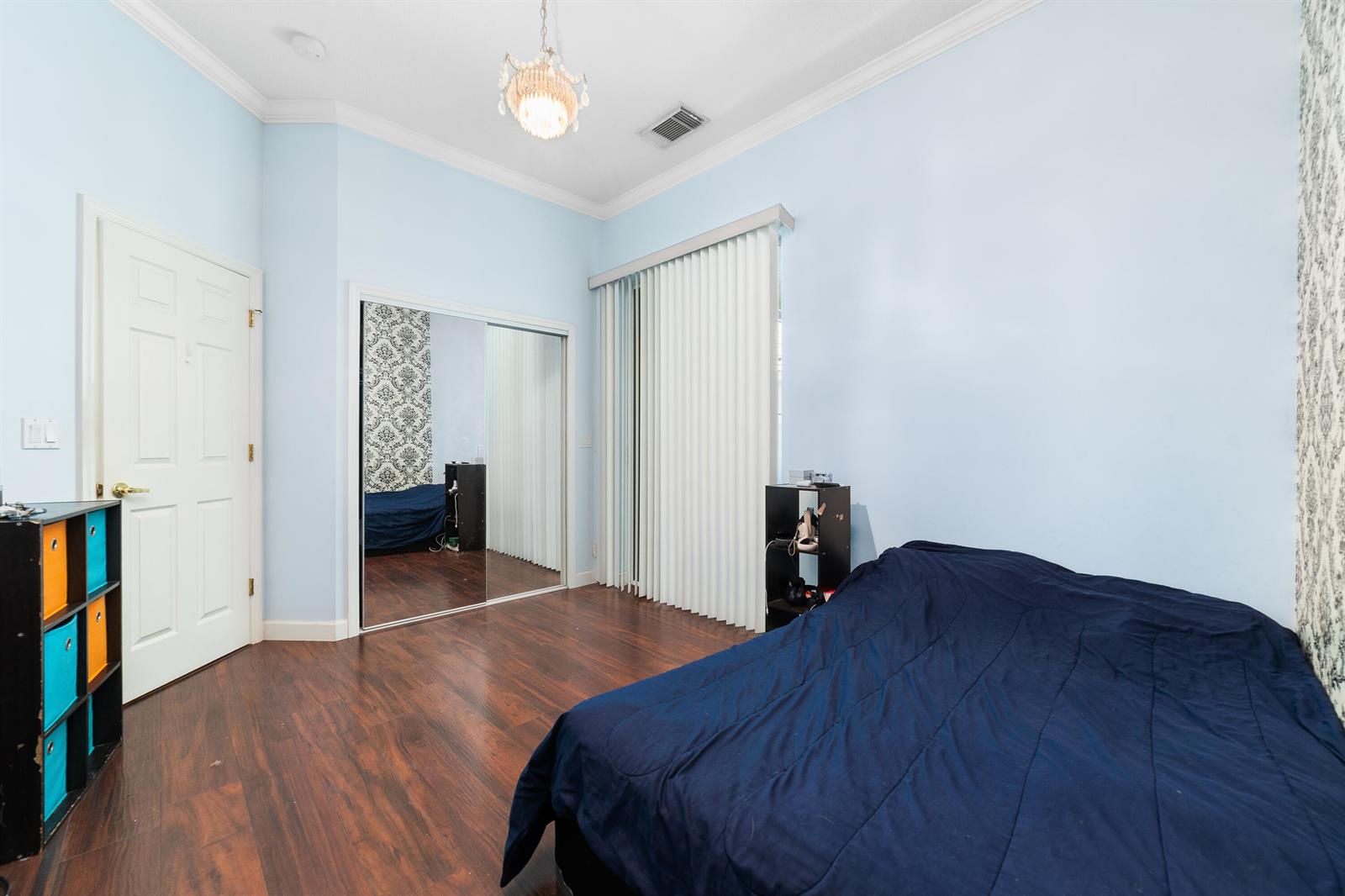Ver detalles 775 3 / 3 1889 sq. ft. $ 2026-09-04 0 foto