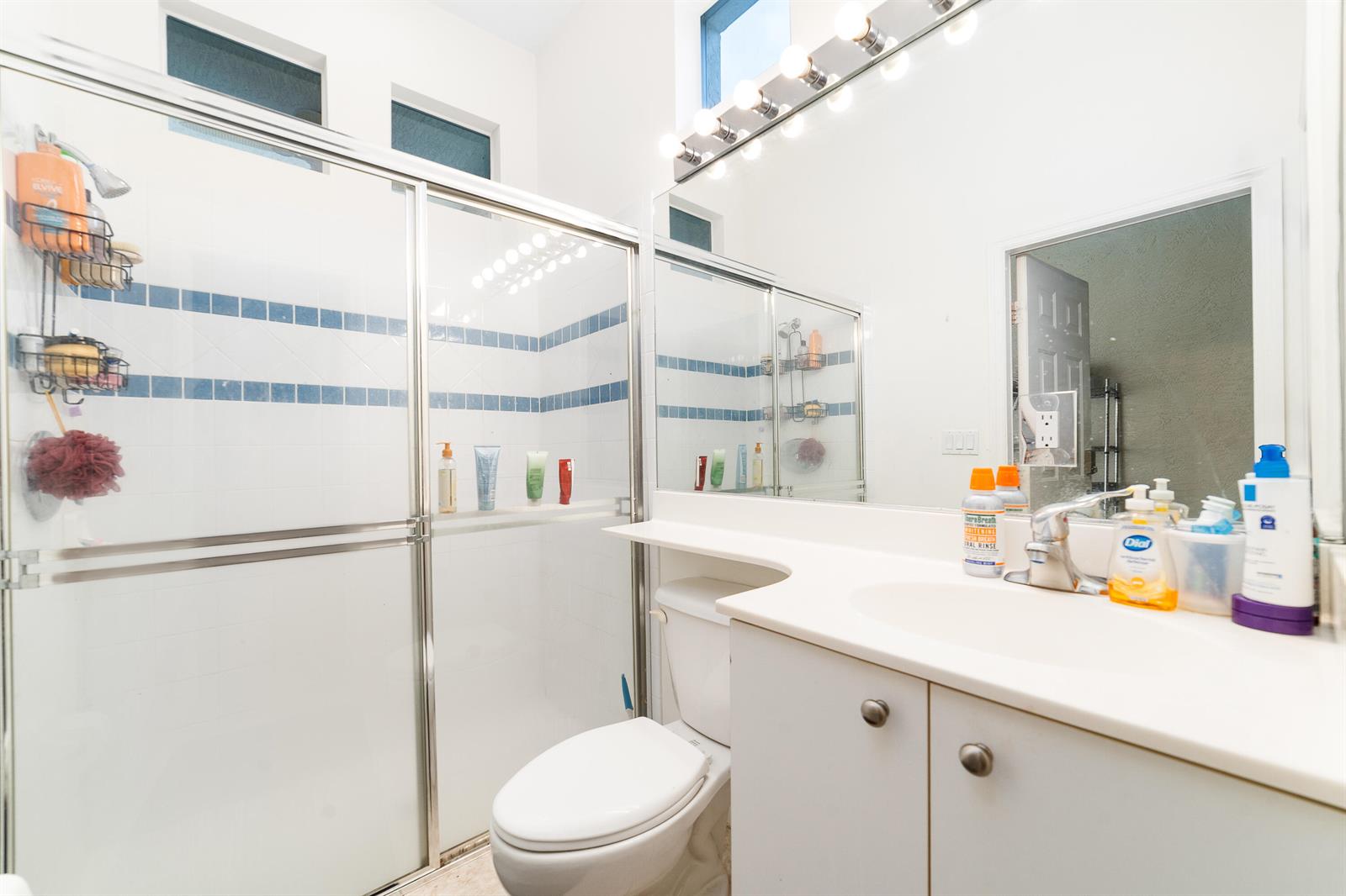 Ver detalles 775 3 / 3 1889 sq. ft. $ 2026-09-04 0 foto