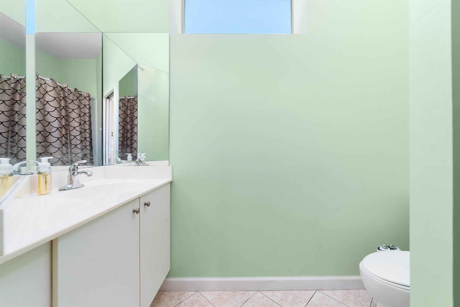 Ver detalles 775 3 / 3 1889 sq. ft. $ 2026-09-04 0 foto