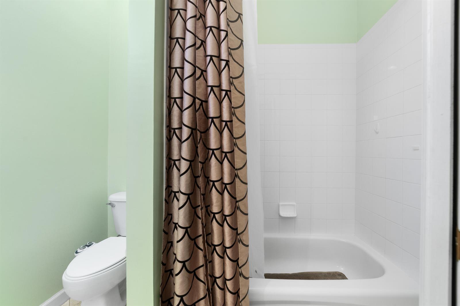 Ver detalles 775 3 / 3 1889 sq. ft. $ 2026-09-04 0 foto