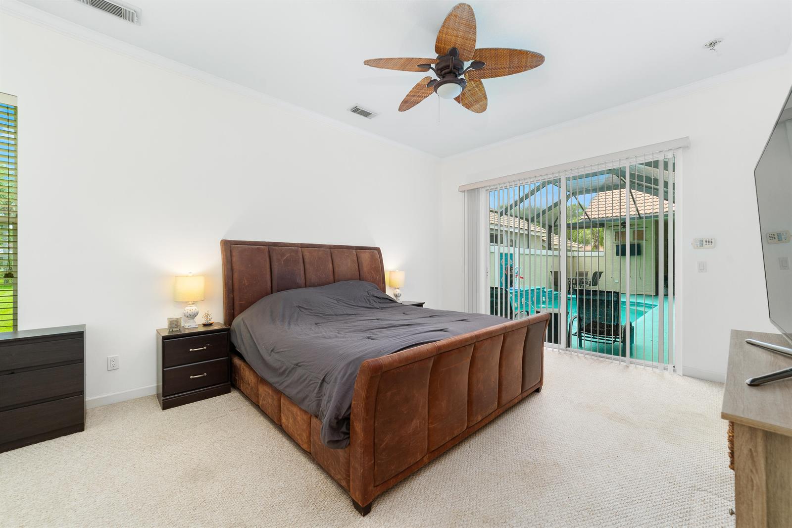 Ver detalles 775 3 / 3 1889 sq. ft. $ 2026-09-04 0 foto