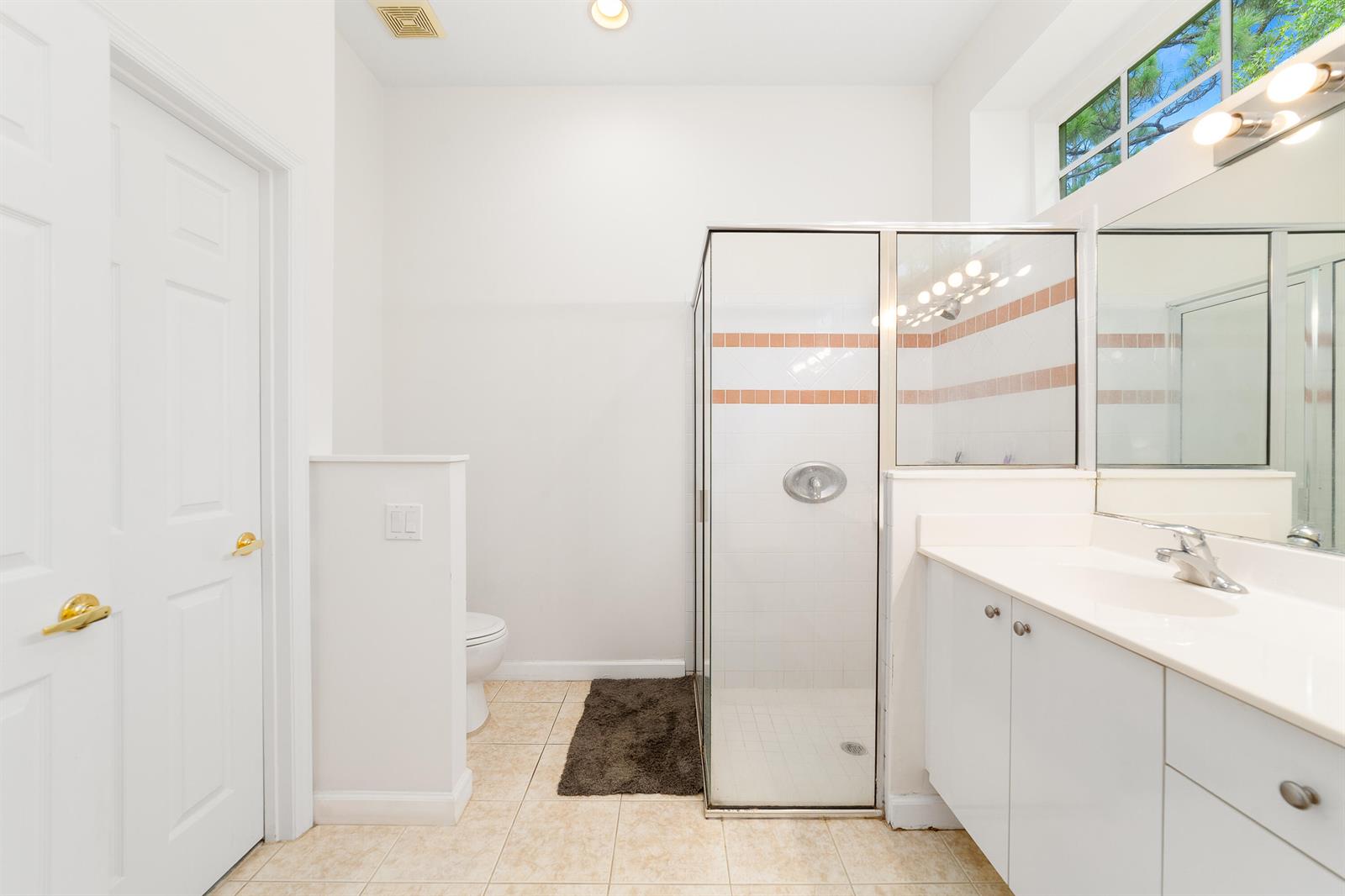 Ver detalles 775 3 / 3 1889 sq. ft. $ 2026-09-04 0 foto