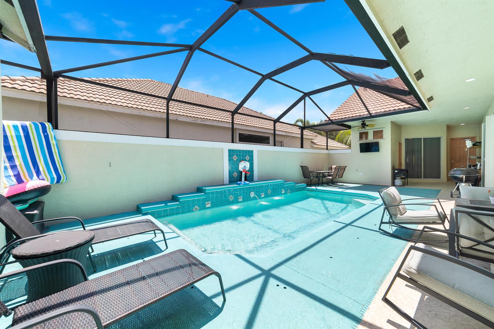 Ver detalles 775 3 / 3 1889 sq. ft. $ 2026-09-04 0 foto