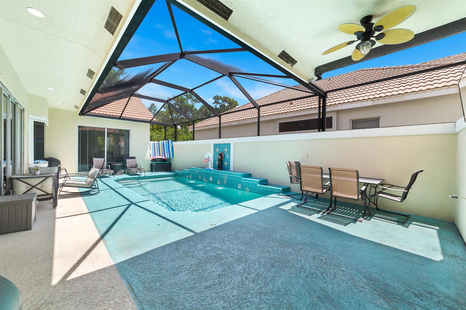 Ver detalles 775 3 / 3 1889 sq. ft. $ 2026-09-04 0 foto