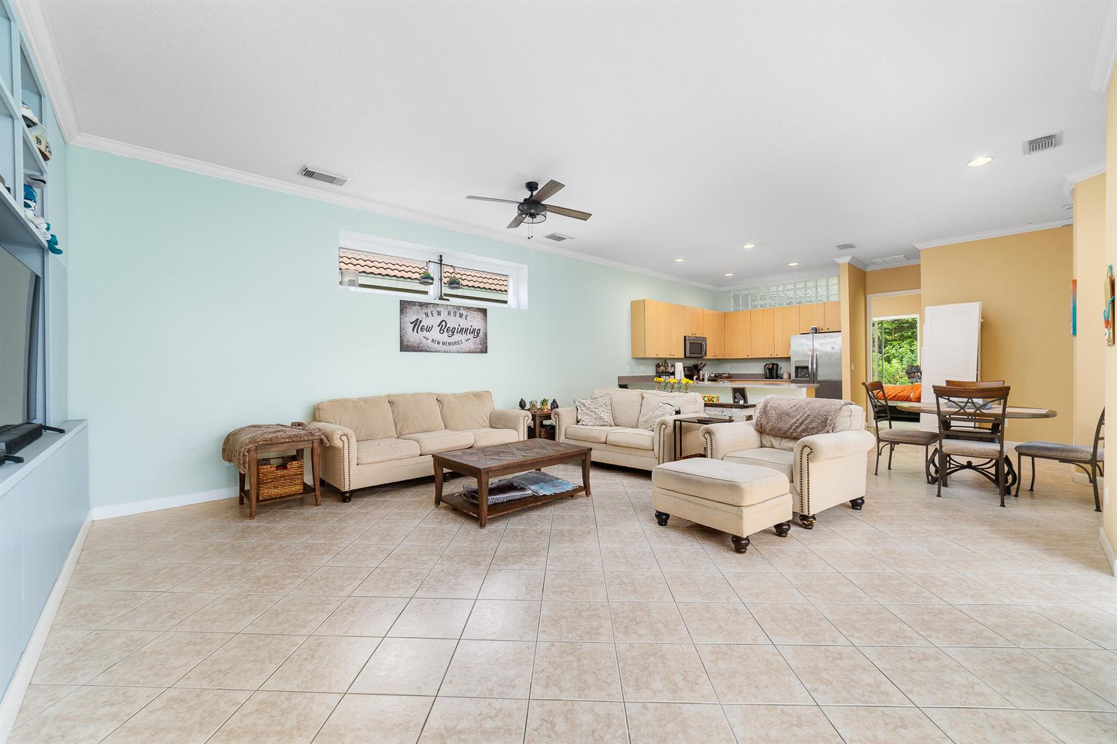 Ver detalles 775 3 / 3 1889 sq. ft. $ 2026-09-04 0 foto