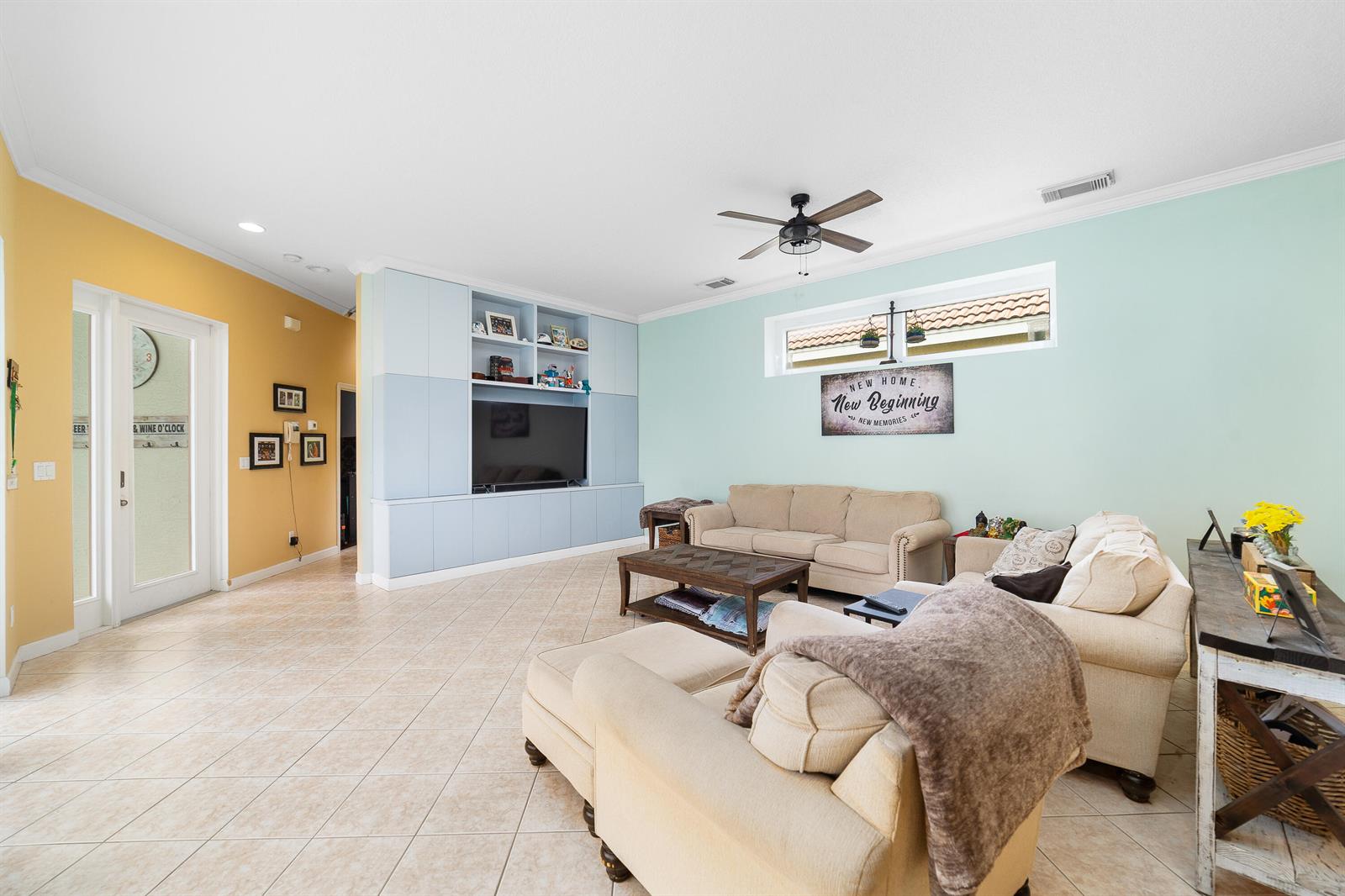 Ver detalles 775 3 / 3 1889 sq. ft. $ 2026-09-04 0 foto