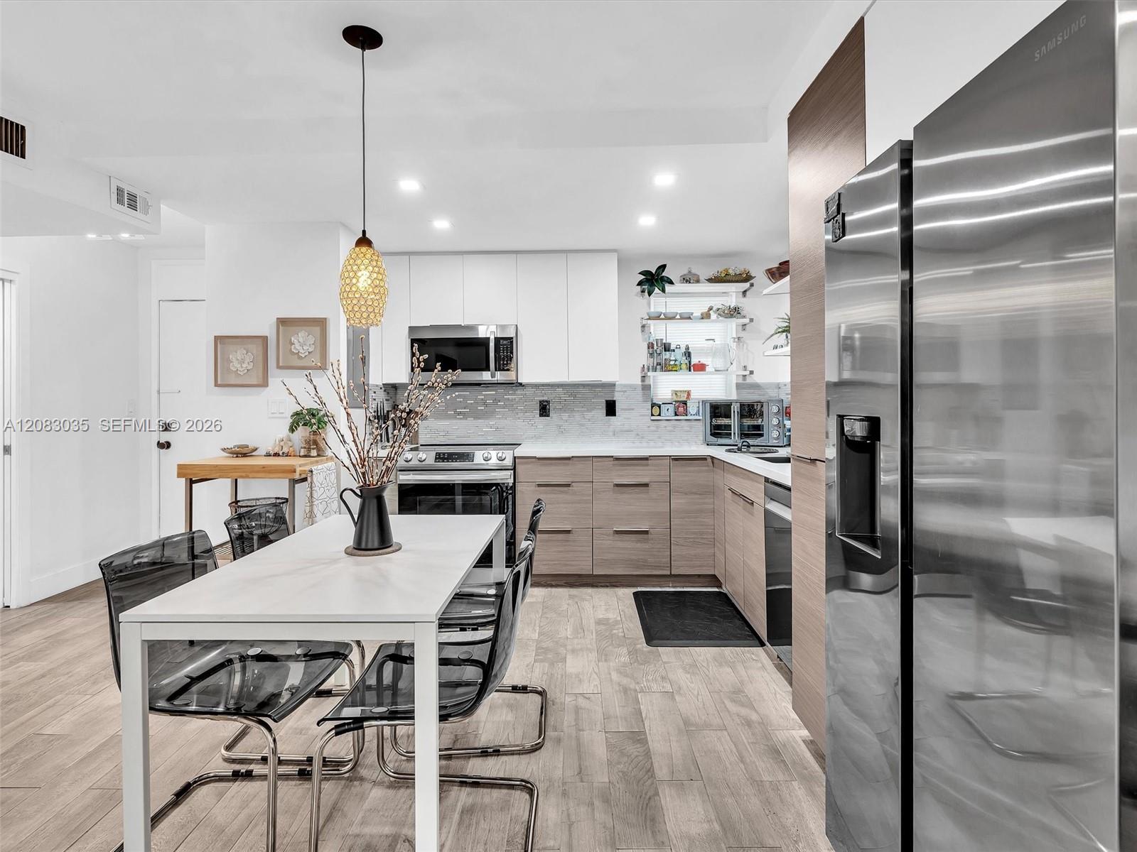 See details 102 1 / 1 686 sq. ft. $ 2026-09-03 0 Photo