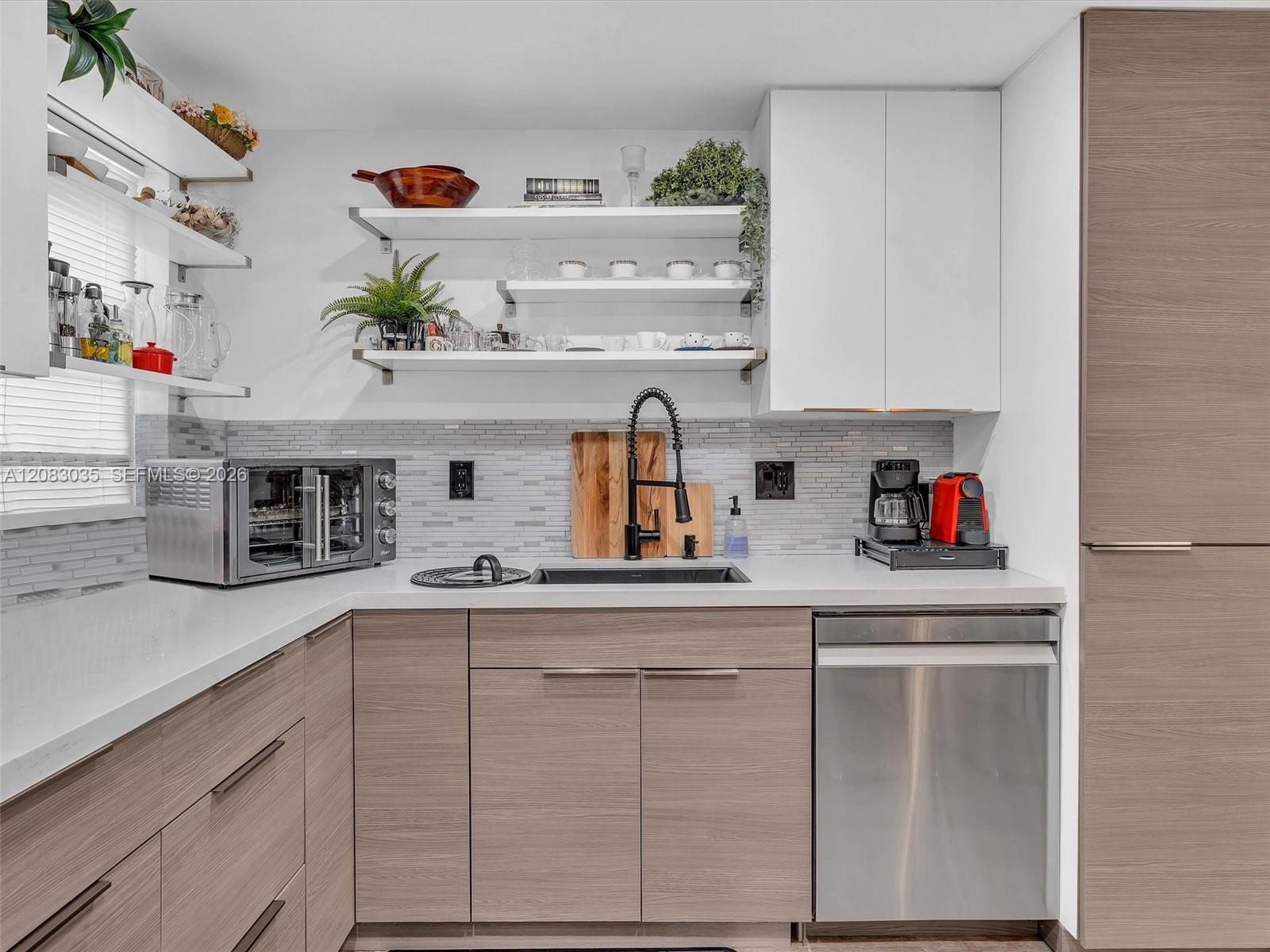 See details 102 1 / 1 686 sq. ft. $ 2026-09-03 0 Photo