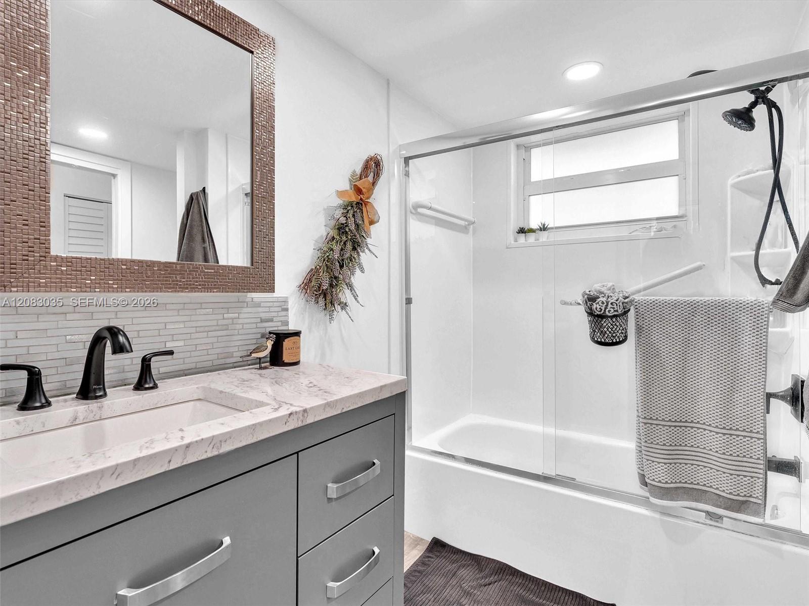 See details 102 1 / 1 686 sq. ft. $ 2026-09-03 0 Photo
