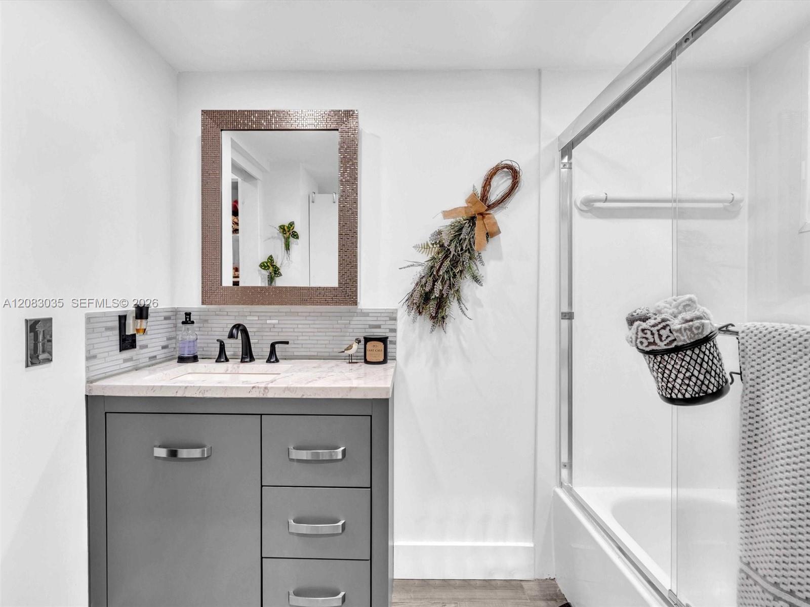 See details 102 1 / 1 686 sq. ft. $ 2026-09-03 0 Photo