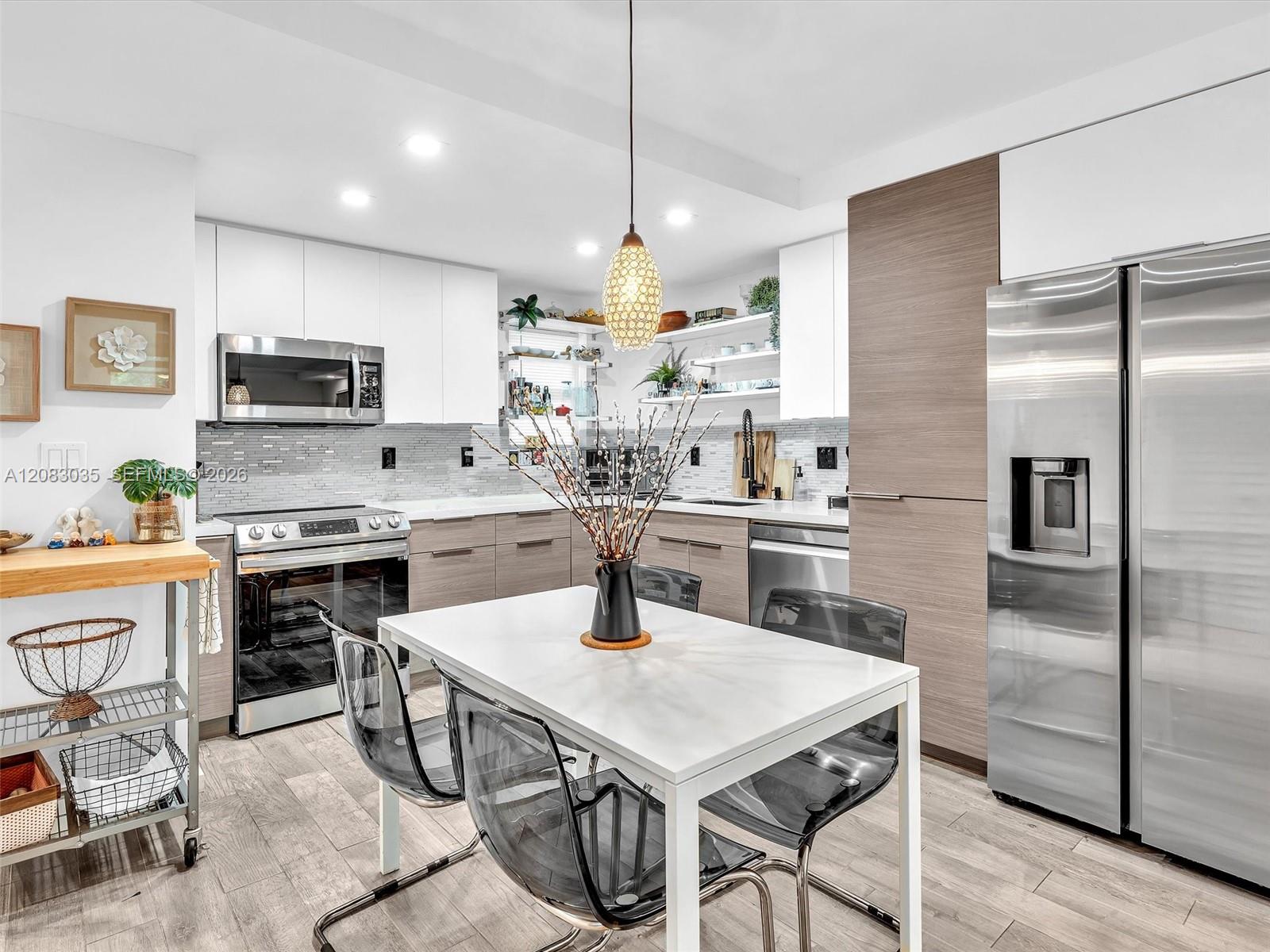 See details 102 1 / 1 686 sq. ft. $ 2026-09-03 0 Photo