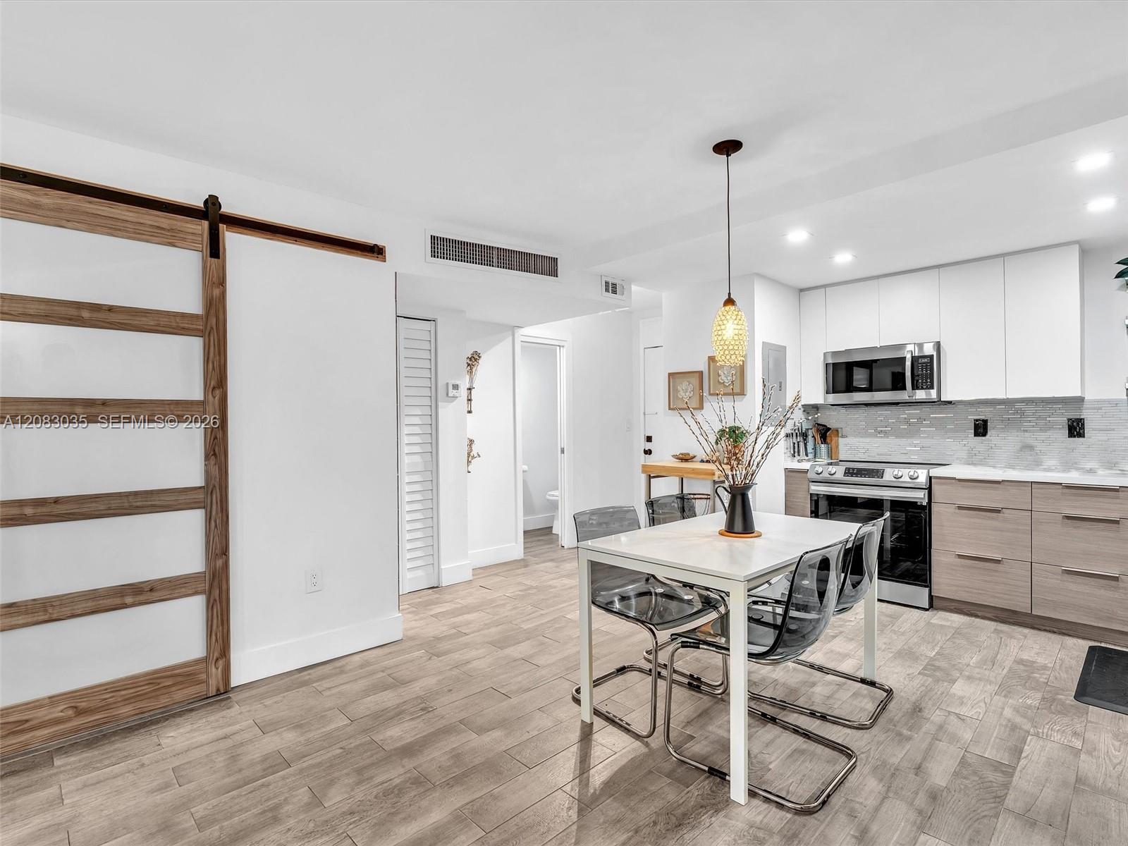 See details 102 1 / 1 686 sq. ft. $ 2026-09-03 0 Photo